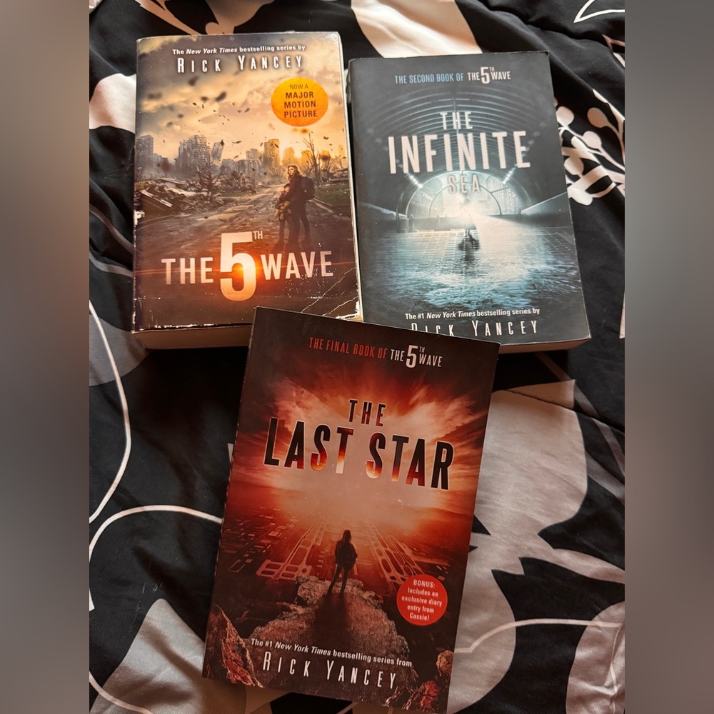 The 5th Wave Trilogy by Rick Yancey – 3 Book Paperback Set